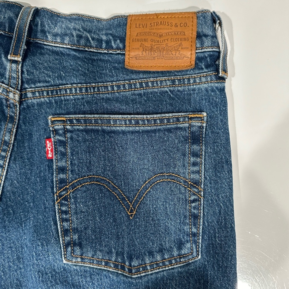 Levi’s Womens Wedgie jeans size 28.